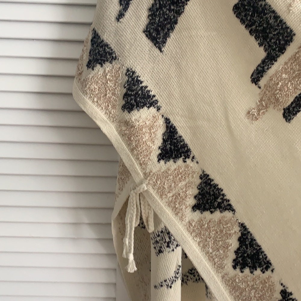 Lucky Brand Oversized Cape - Picture 2 of 6